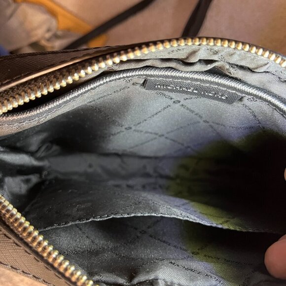 MICHAEL KORS JET SET Black Signature Crossbody Silver Hardware - Picture 7 of 12